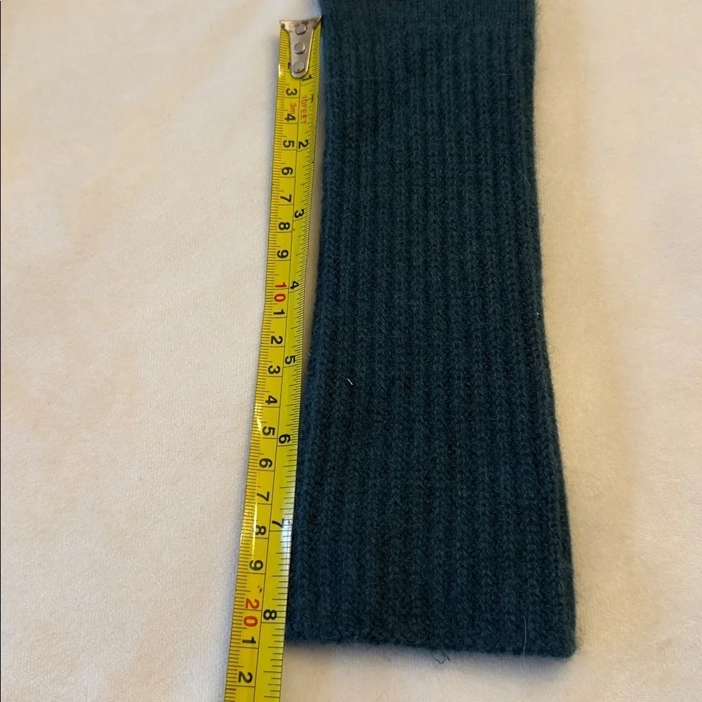 Like new! L.L. Bean Cashmere Beanie and Gloves Set